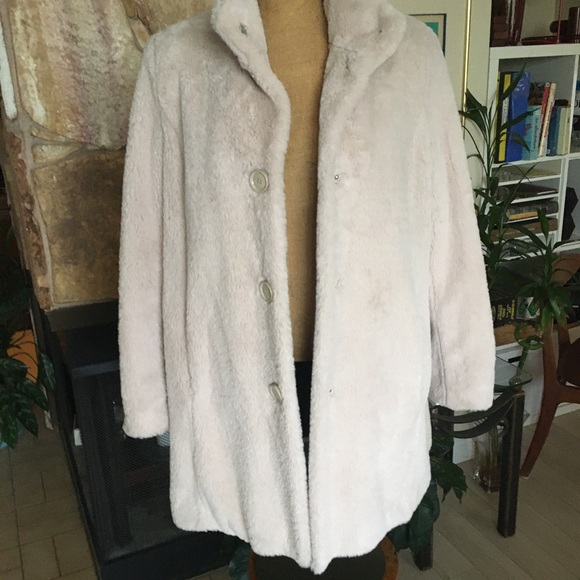 Ivory Faux Fur Coat large like new - Picture 6 of 7